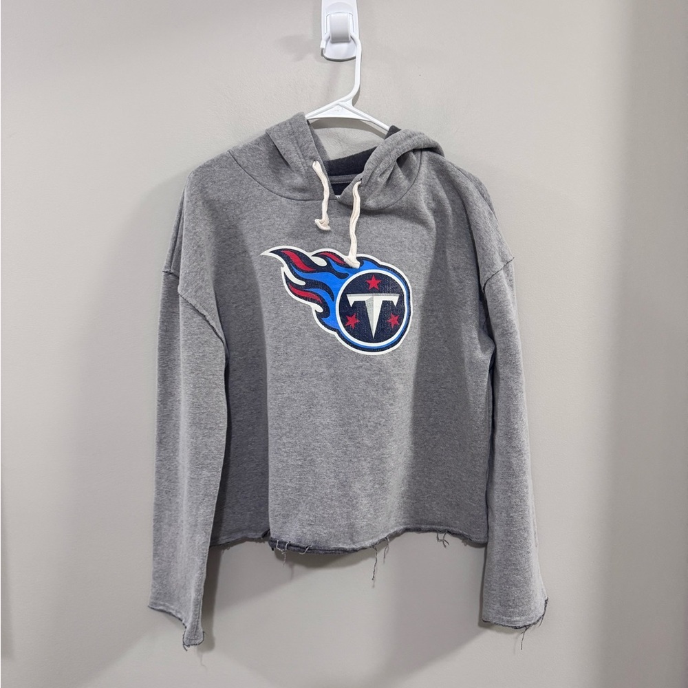 Women's NFL Team Apparel Gray Tennessee Titans Cropped Hoodie. Size M